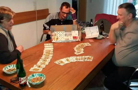 Tarock mit Gips-Hand